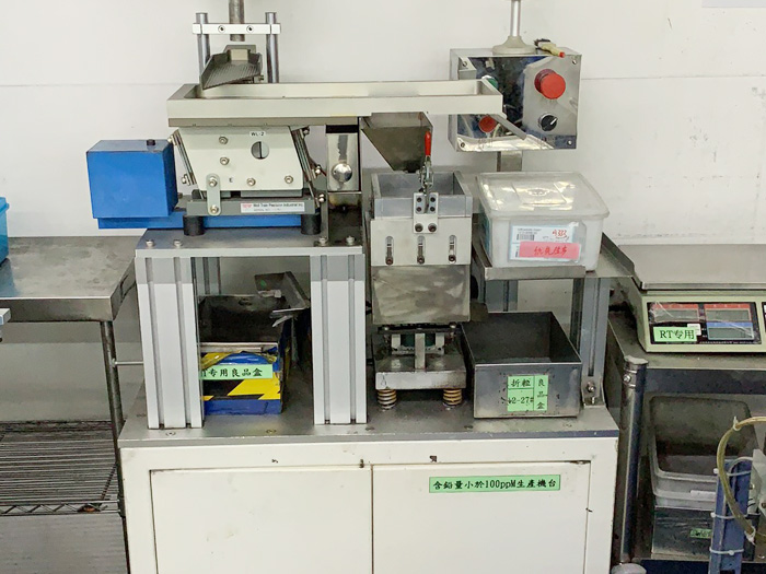 Folding and screening machine